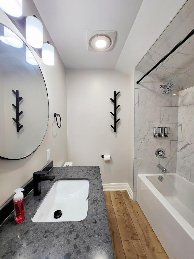 The Cozy Cove Modern King-Bedroom Full Apartment Saint Catharines Bagian luar foto