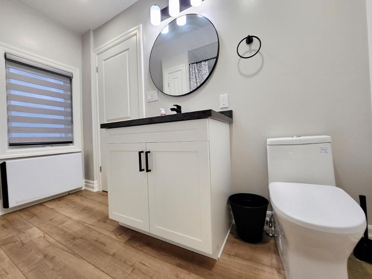 The Cozy Cove Modern King-Bedroom Full Apartment Saint Catharines Bagian luar foto