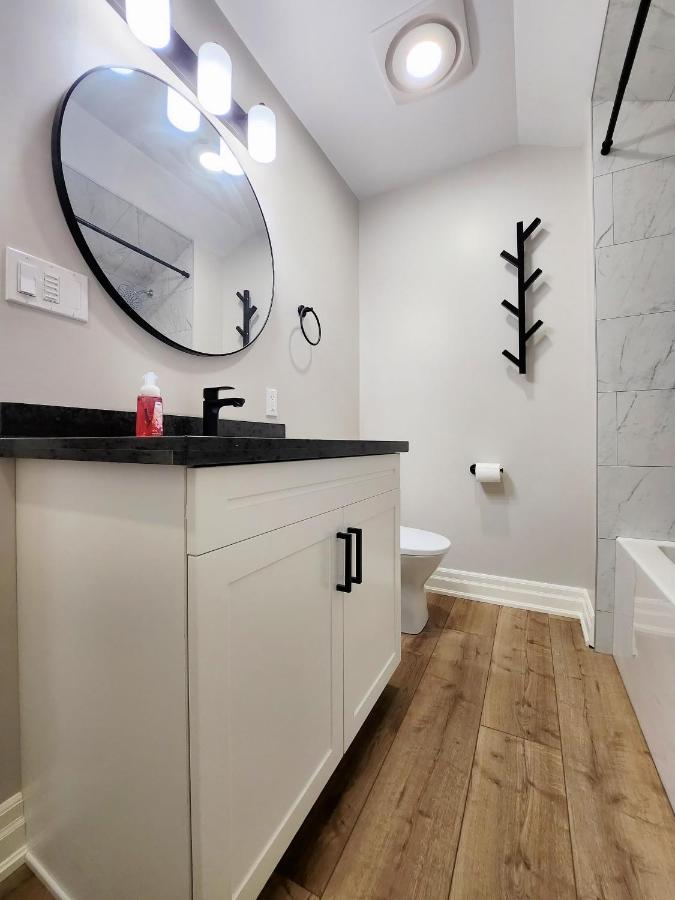 The Cozy Cove Modern King-Bedroom Full Apartment Saint Catharines Bagian luar foto